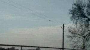 Вертолет летает над деревней О_о