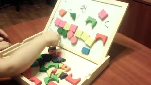 Маркерная доска с деревянными фигурками смотреть онлайн