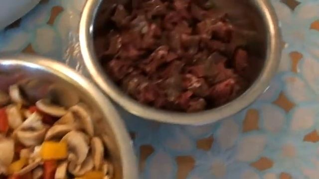 Моя кулинария: Куриные сердечки с овощами в мультиварке!