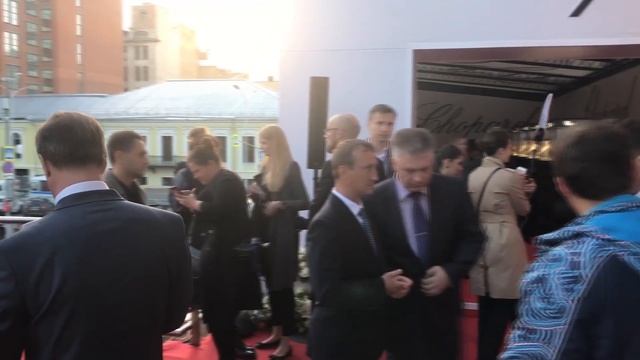 ВЛОГ: МАМА, Я НА КРАСНОЙ ДОРОЖКЕ! СОБИРАЕМСЯ ВМЕСТЕ? смотреть онлайн