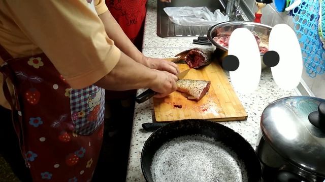 Речная рыба  на сковороде