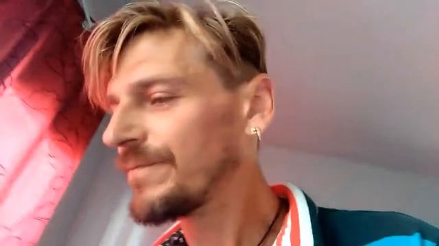 Кто-то стучит в барабаны - кто-то в полицию👮 смотреть онлайн