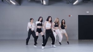 ITZY (있지) - 'SNEAKERS' dance practice mirrored