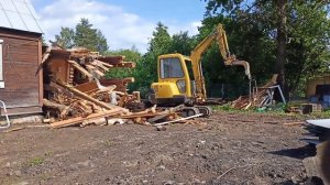 Снос дома трактором в Клину(полное видео)