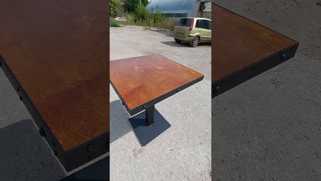 Стол для кафе и ресторана лофт.