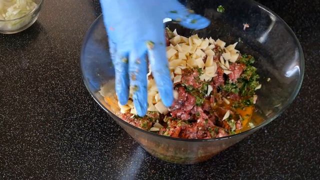 Спагетти с фрикадельками и томатным соусом смотреть онлайн