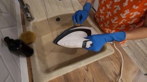 Почистить утюг за 2 минуты / чистка утюга от нагара без усилий. Мотивация на уборку#утюг