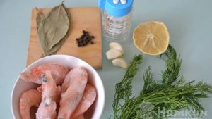 Вареные креветки с чесноком и лимоном