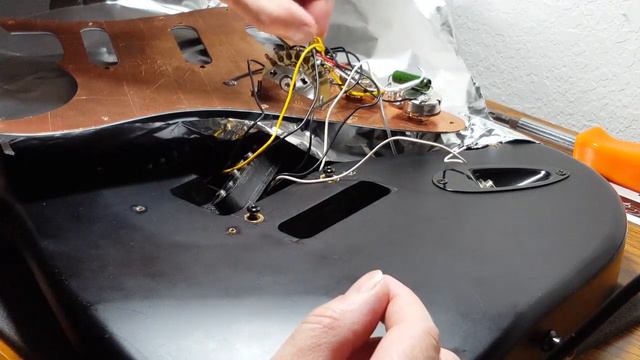2001 Indonesian Fender Squire Stratocaster Upgrades/Mod Part 2 смотреть онлайн
