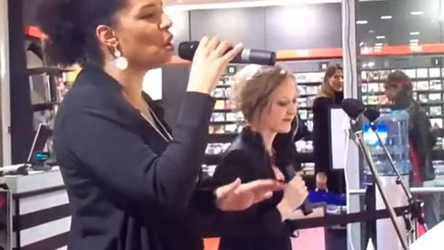 Die Swinging Lovebirds bei Dussmann -Das Kulturkaufhaus mit Let it Snow am 01.12.2012 смотреть онлайн