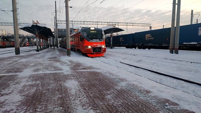 Электропоезд ЭП2Д-0135 "Томский Экспресс" на станции Новосибирск-Главный. смотреть онлайн