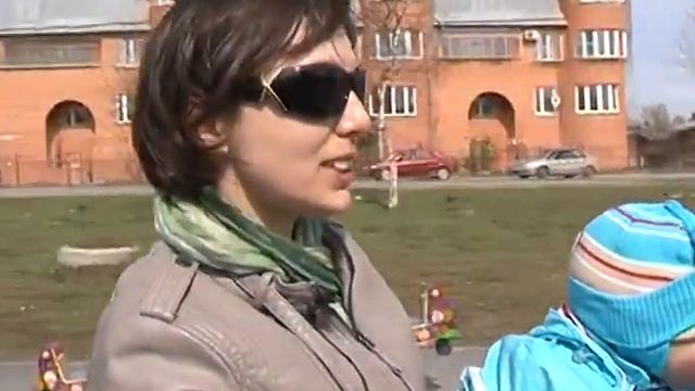 На городские клумбы начали высаживать цветы смотреть онлайн