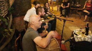 Грузия. Тбилиси. вечерняя живая музыка под гитару. ночные бары Тбилиси. Путешествие по Грузии