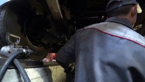 ЗАМЕНА САЙЛЕНТБЛОКОВ НА ПЕРЕДНИХ РЕССОРАХ RENAULT MAGNUM