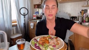 ЗАЛЕЗ МНЕ В ТРУСЫ/МУКБАНГ/УТКА