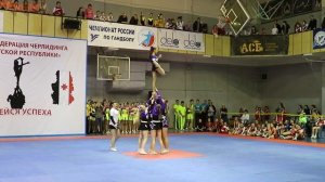 Cheerleading. Чир спорт. Команда Sunrise Gold.