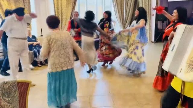 "РУССКИЕ ЦЫГАНЕ" - группа У БАРИНА смотреть онлайн