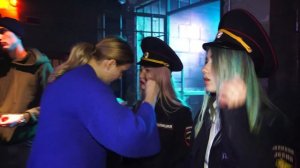 ПОЛИЦИЯ СОРВАЛА СЪЕМКУ?! | BACKSTAGE КЛИПА ЗАКРУЖИТ - Саша Айс и Софа Купер