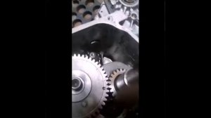 Сборка двигателя снегоуборочной машины.