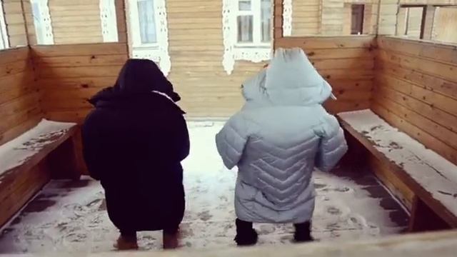 P. A * M. E   Танец маленьких человечков ?