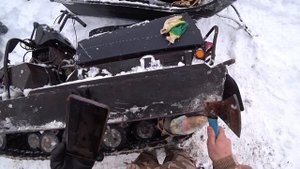 Замена гусениц бурана в лесу
