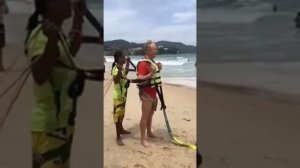 ЖЕСТЬ !!! Австралийский турист упал с парашюта и разбился в Тайланде!