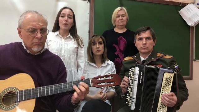 Учителя Вешняковской школы. Флешмоб «С песней к Победе».