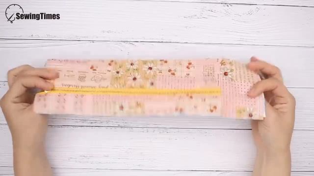 DIY CUTE MAKEUP BAG | Sewing Gift Ideas | Round Zipper Pouch Sewing Tutorial [sewingtimes]