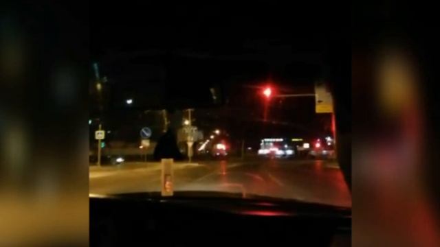 #Mercedes Астрахань, ГАИшники сняли номера, катаемся на красный смотреть онлайн