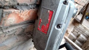Отбойный молоток против перфоратора DeWalt D25481