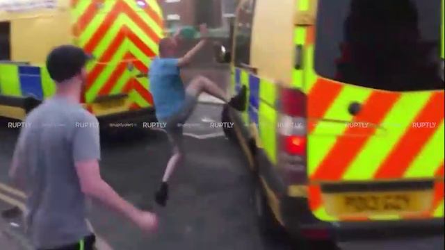🇬🇧Общественные беспорядки вспыхнули в британском Саутпорте после убийства нескольких детей.