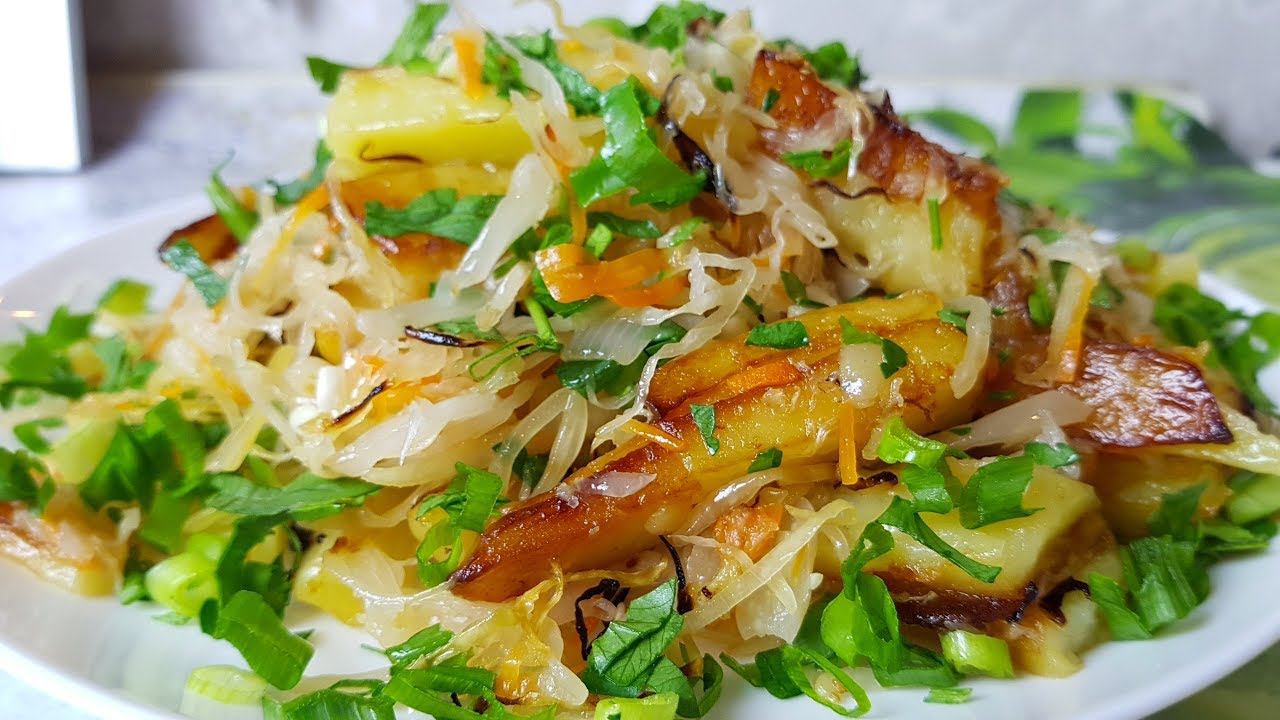 Жареная картошка с квашеной капустой, цыганка готовит. Постное блюдо. Gipsy cuisine.