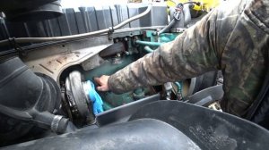 замена воздушного компрессора Volvo D12 air brake compressor replacement