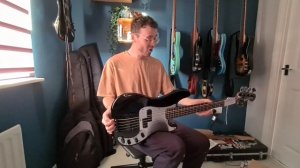 NOT ANOTHER ONE?! - Squier Contemporary Active Precision Bass PH V Unboxing