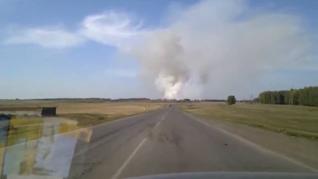 Клубы дыма от возгорания болота смотреть онлайн