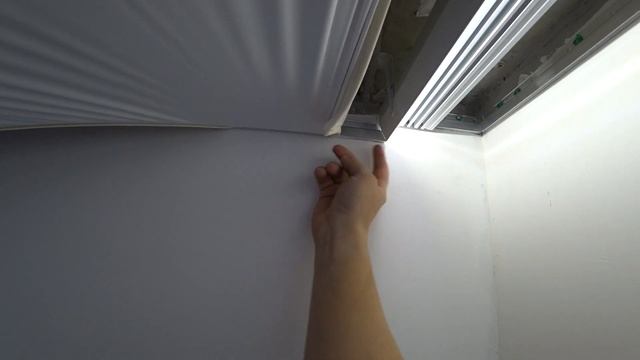 Рассказываю и показываю как заправить Угол натяжного потолка в скрытый карниз ПК5 смотреть онлайн