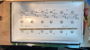 LG 32LY310C не включается, звук есть не показывает. Ремонт подсветки, уменьшение тока.