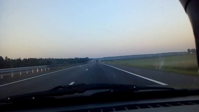 Туман.Трасса Минск-Брест.Утро глазами водителя. смотреть онлайн