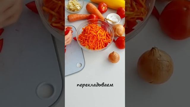 Салат осенний с маринованным луком