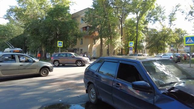 На Калинина/Свободы перевернулась пассажирская «Газель»