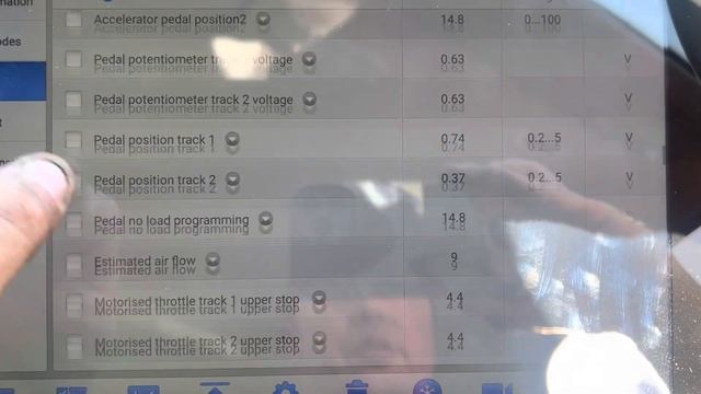 Live data for Renault Clio 2006 taken using Autel Ultra смотреть онлайн