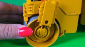 Bruder 02433 Caterpillar Asphalt Drum Compactor - Toy CAT road roller truck unboxing