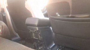 Установка зарядного устройства USB в подлокотник для задних пассажиров Vesta NG