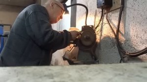 Заточка  проходного резца.