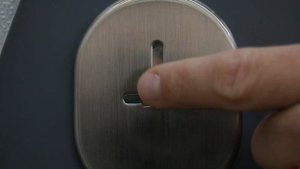 СКВОЗНЯКИ через входные двери — ПОЧЕМУ? ЧТО ДЕЛАТЬ?! / Эффективное решение проблемы!