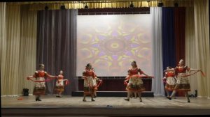 Танец с лентами