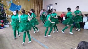 Танец ёлочек от 6 класса