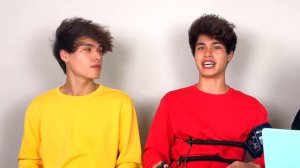 ДЕТЕКТОР ЛЖИ С БЛИЗНЕЦОМ (Он плакал) | Stokes Twins на русском