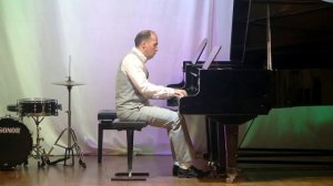 14 Интерпретация песни Никиты Богословского «Три года ты мне снилась»