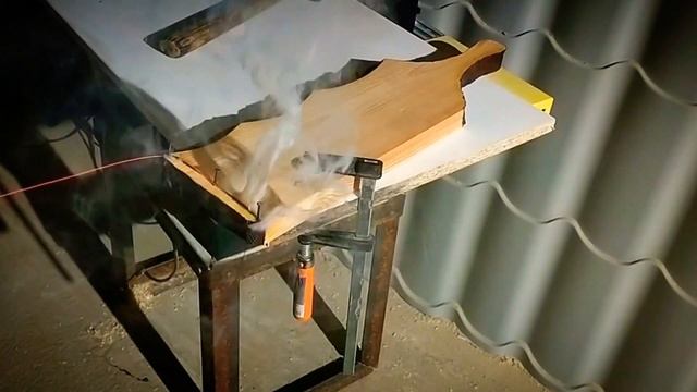 #Shorts ОГОНЬ!!! Резьба по дереву НИХРОМОВОЙ проволокой.Cutting wood with fire!Уникальная способ. смотреть онлайн